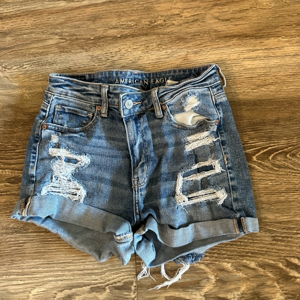 AMERICAN EAGLE shorts size 4 distressed